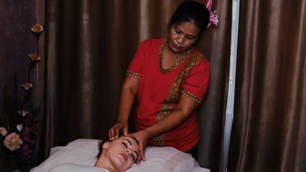Тайский массаж головы